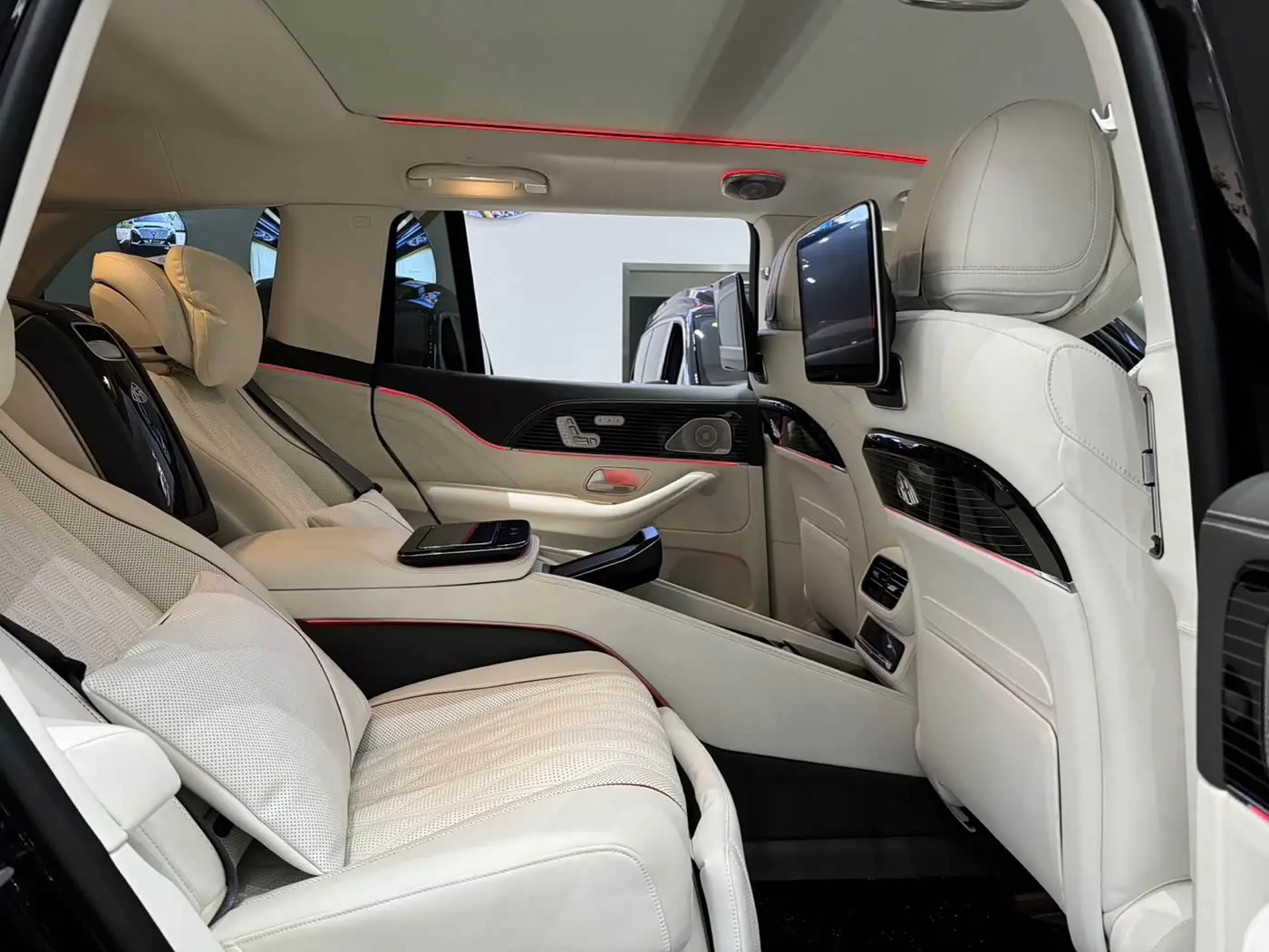 Mercedes-Benz GLS 2024 — Фото 11/20
