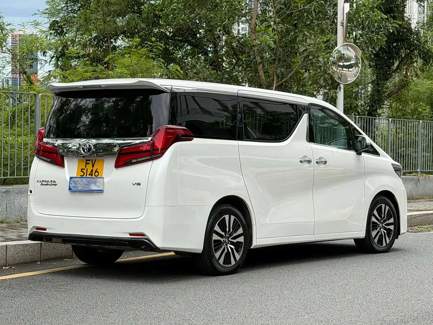 Toyota Alphard 2019 — Photo 4/14