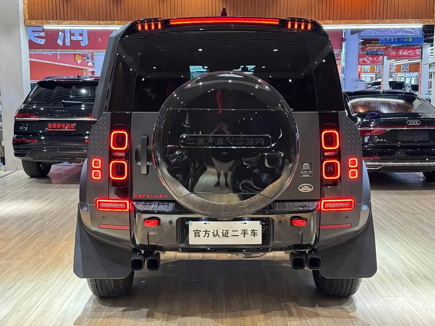 Land Rover Defender 2023 — Photo 11/12