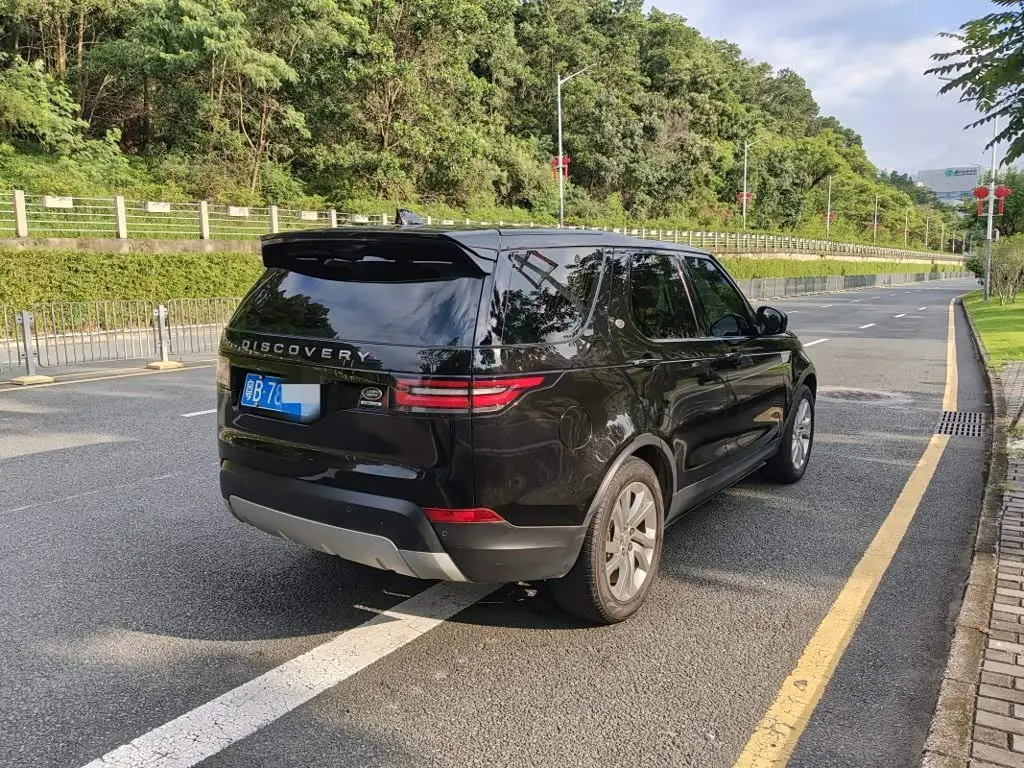 Land Rover Discovery 2017 — Photo 4/12