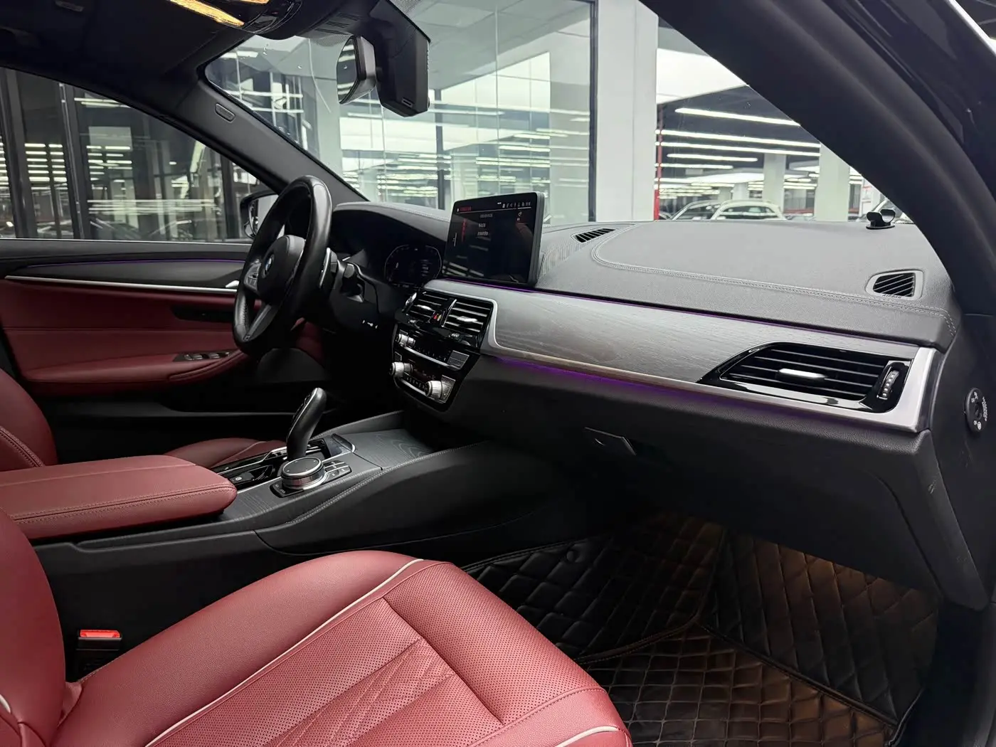 BMW 5 Series 2020 — Photo 15/19