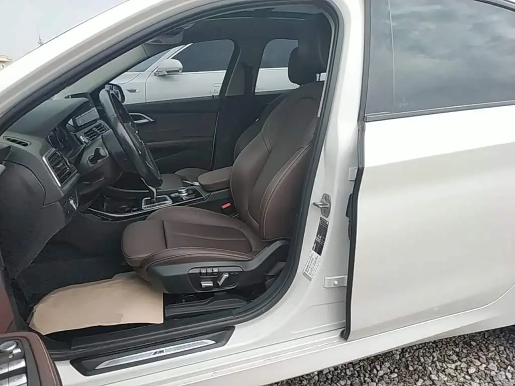 BMW 1 Series 2023 — Photo 15/20