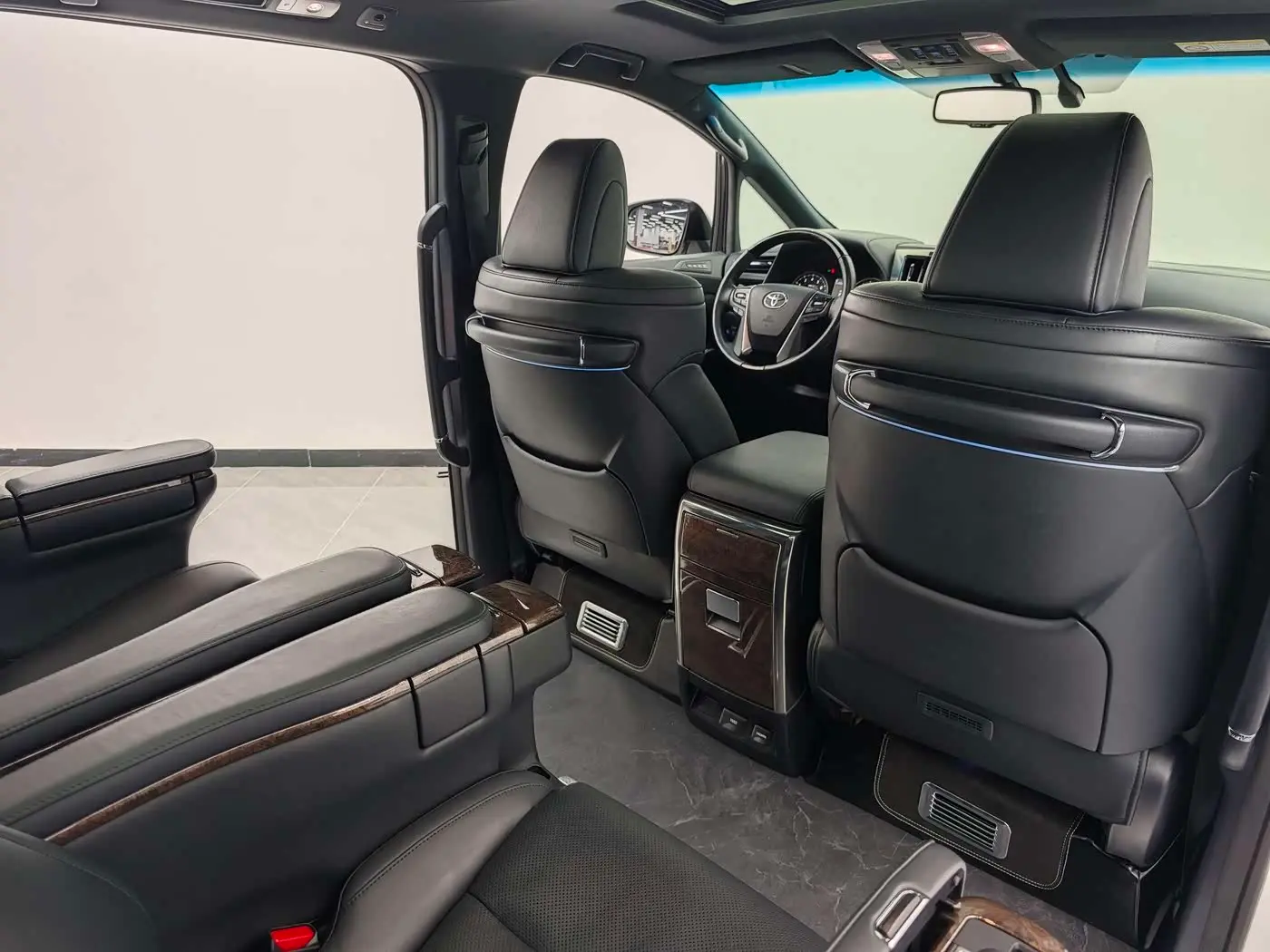 Toyota Alphard 2018 — Фото 11/14