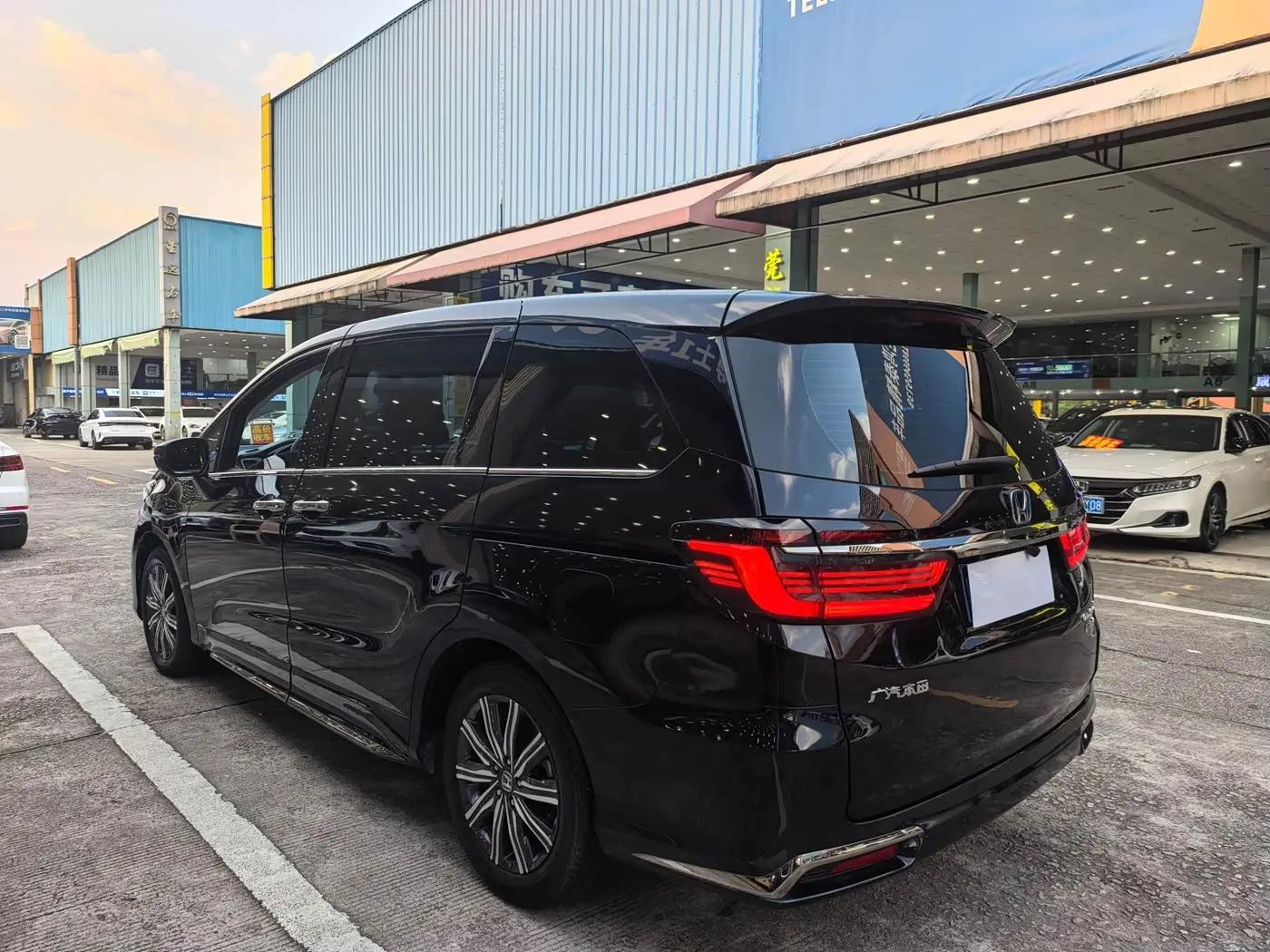 Honda Odyssey 2023 — Фото 15/18