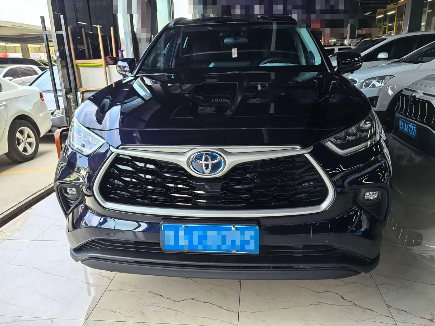 Toyota Highlander 2022 — Фото 2/10