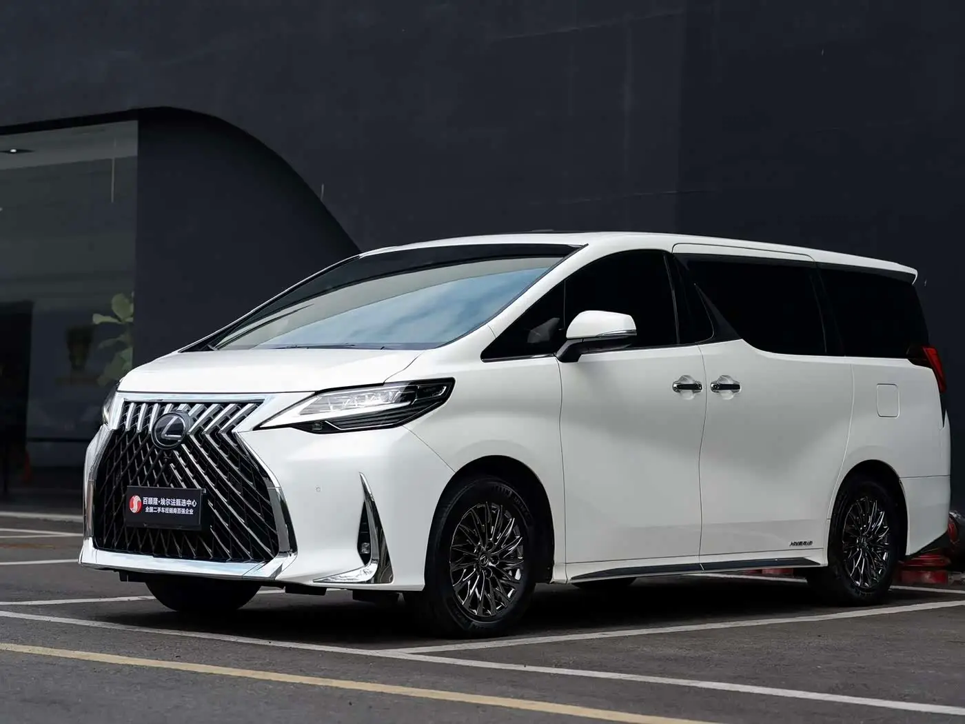 Lexus LM, 2022