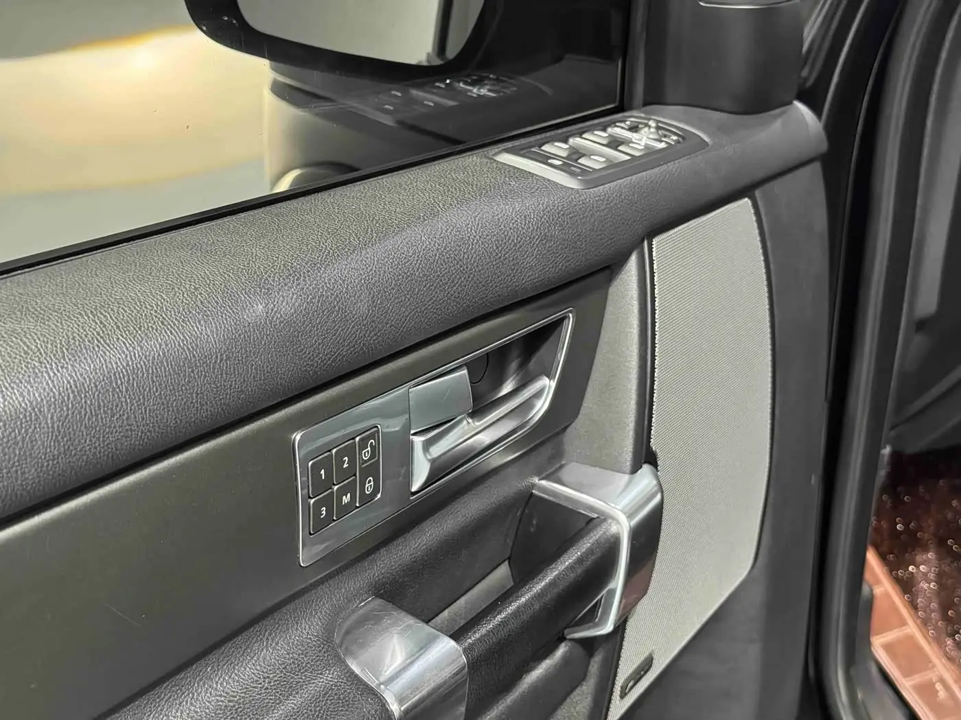 Land Rover Discovery 2016 — Фото 15/20