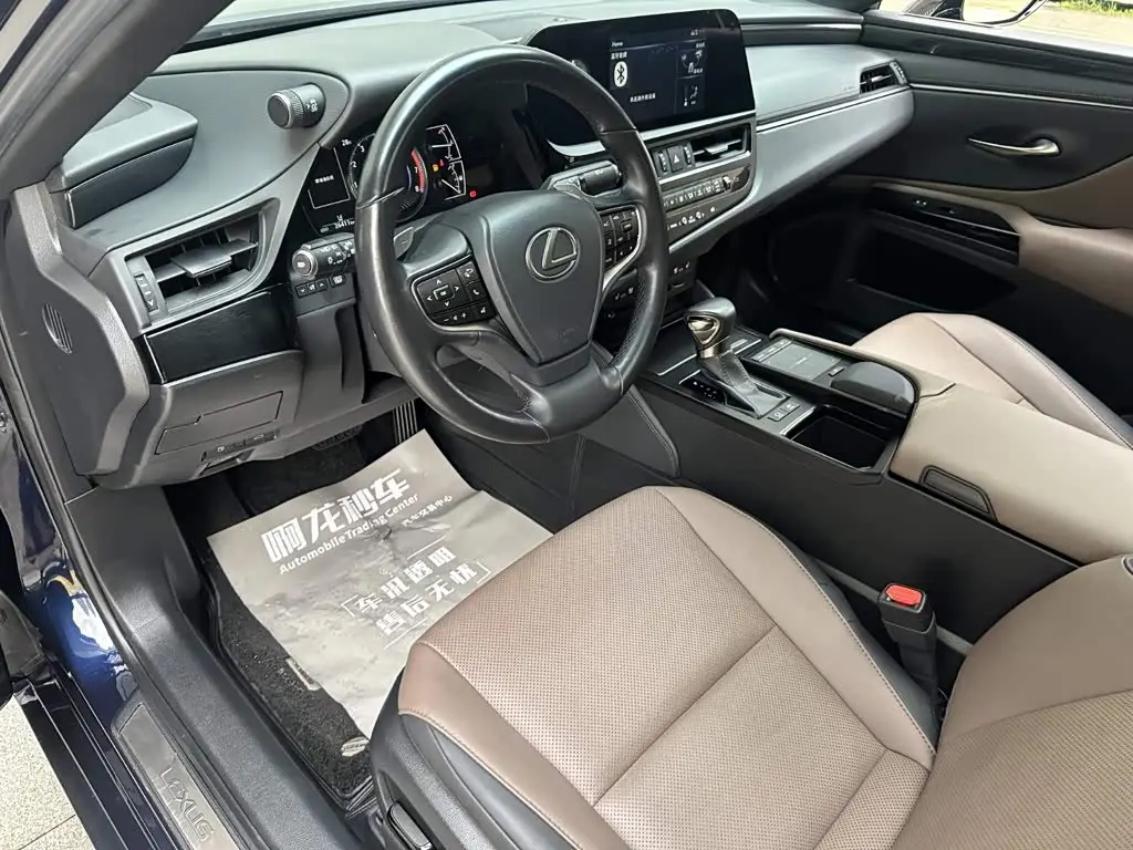 Lexus ES 2022 — Photo 10/14