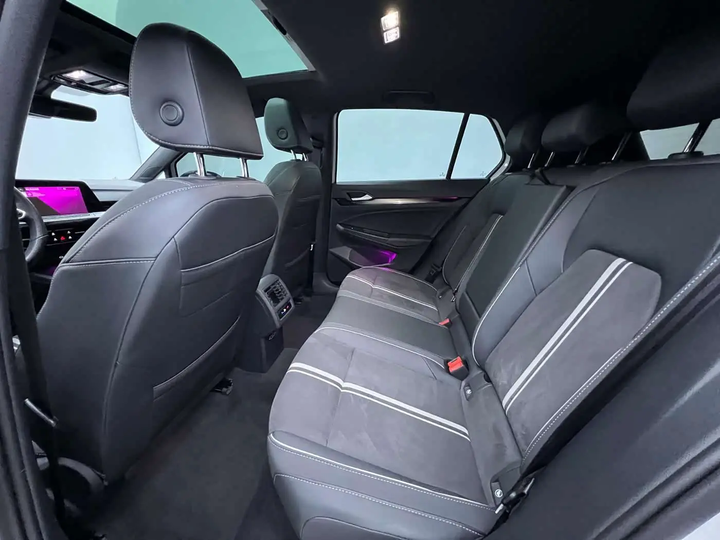 Volkswagen Golf 2023 — Photo 9/13