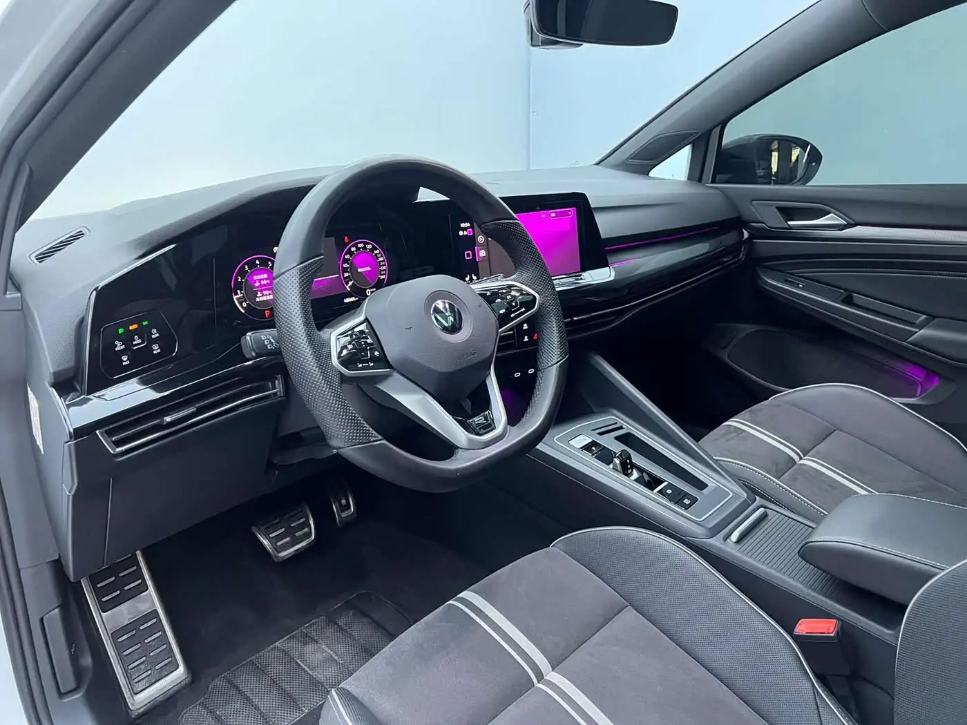 Volkswagen Golf 2023 — Photo 10/13