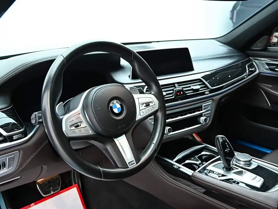 BMW 7 Series 2021 — Фото 14/20
