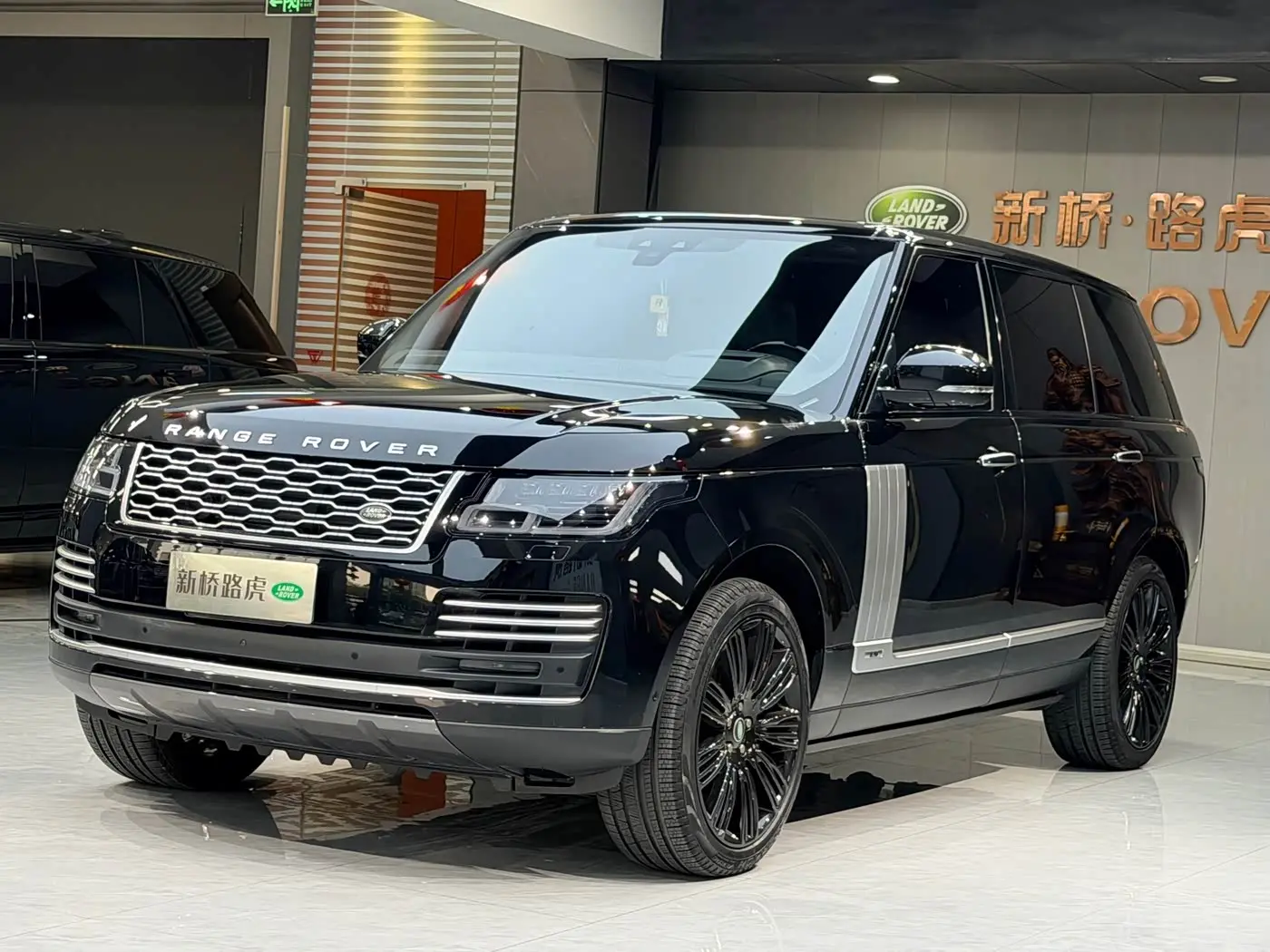 Land Rover Range Rover 2022 — Фото 1/20