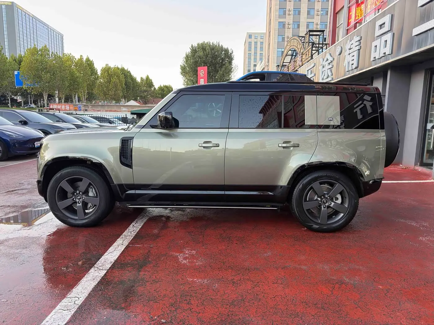 Land Rover Defender 2023 — Photo 3/16