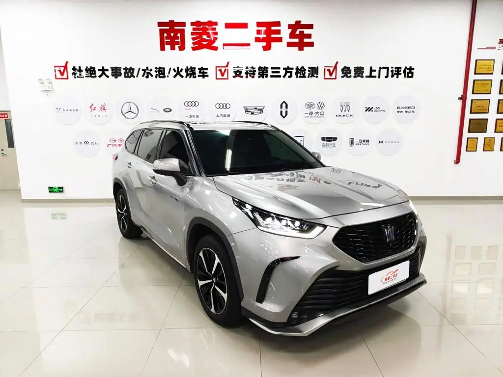 Toyota Crown Kluger 2022 — Photo 3/20