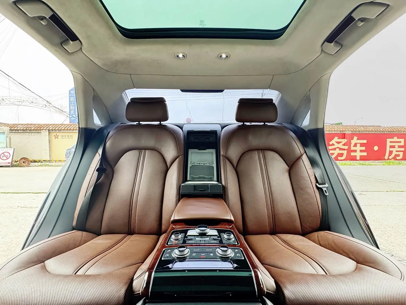 Audi A8 2011 — Photo 19/20