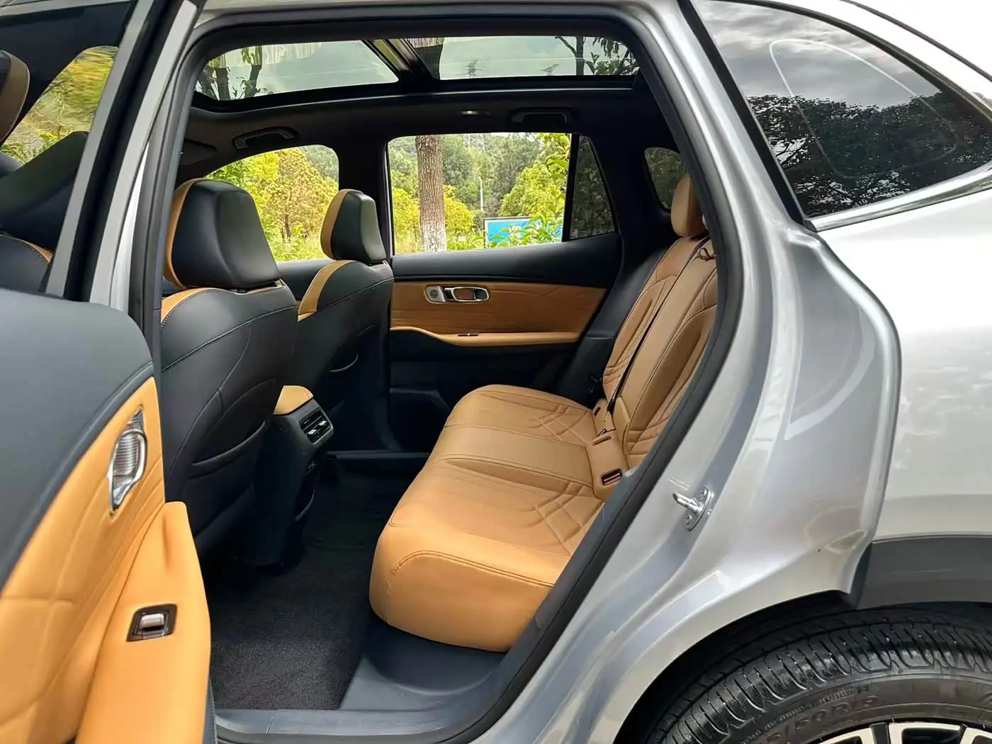 Geely Galaxy Galaxy Starship 7 EM-i 2025 — Фото 8/20