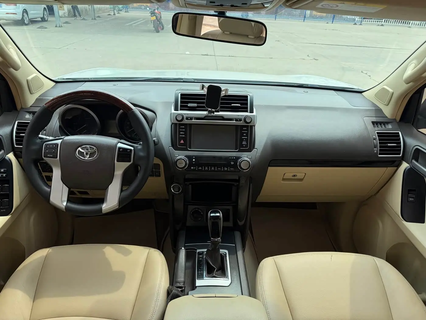 Toyota Prado 2016 — Photo 6/9