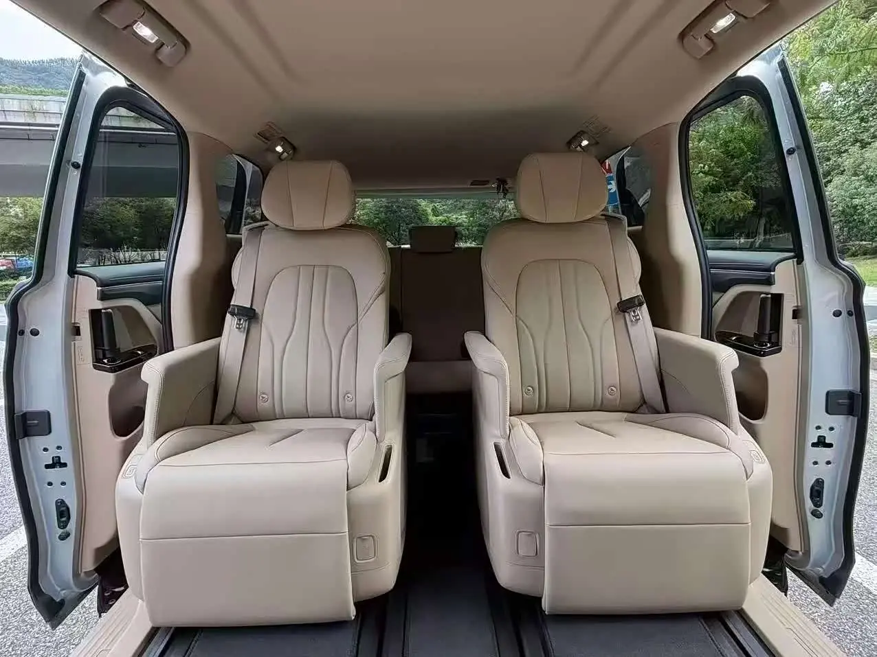 Buick GL8 New Energy 2025 — Şəkil 8/9