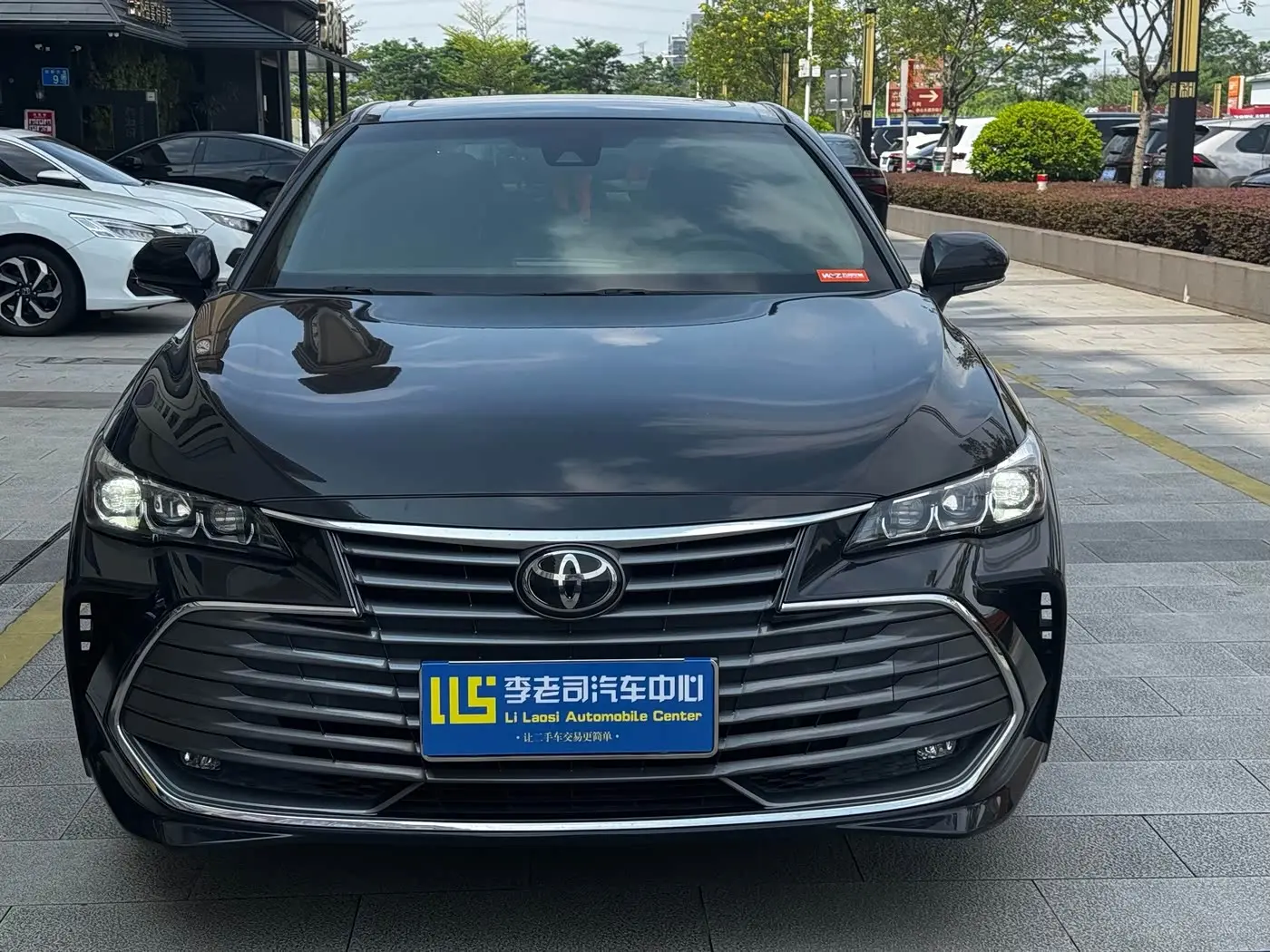 Toyota Avalon 2020 — Фото 2/9