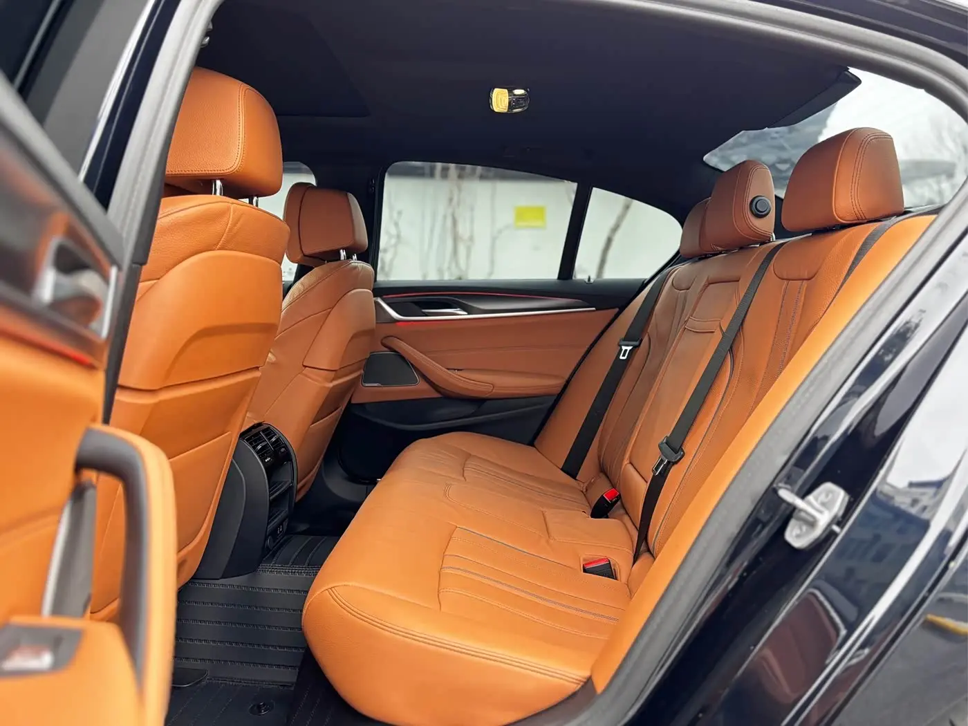 BMW 5 Series 2023 — Photo 12/20