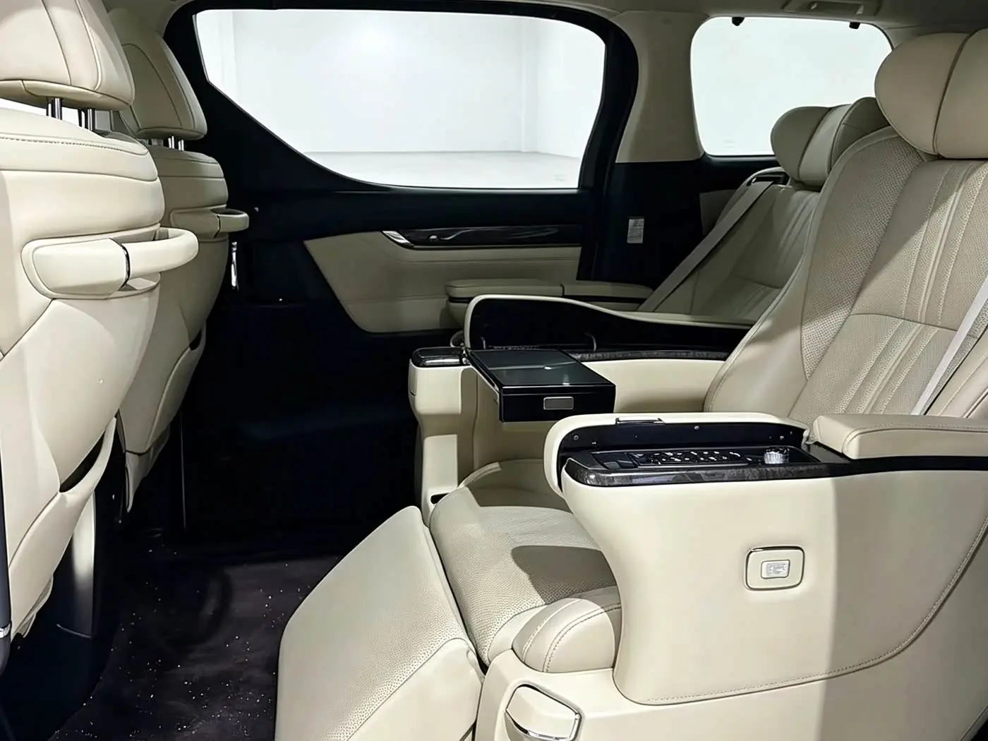 Toyota Vellfire 2020 — Фото 8/11