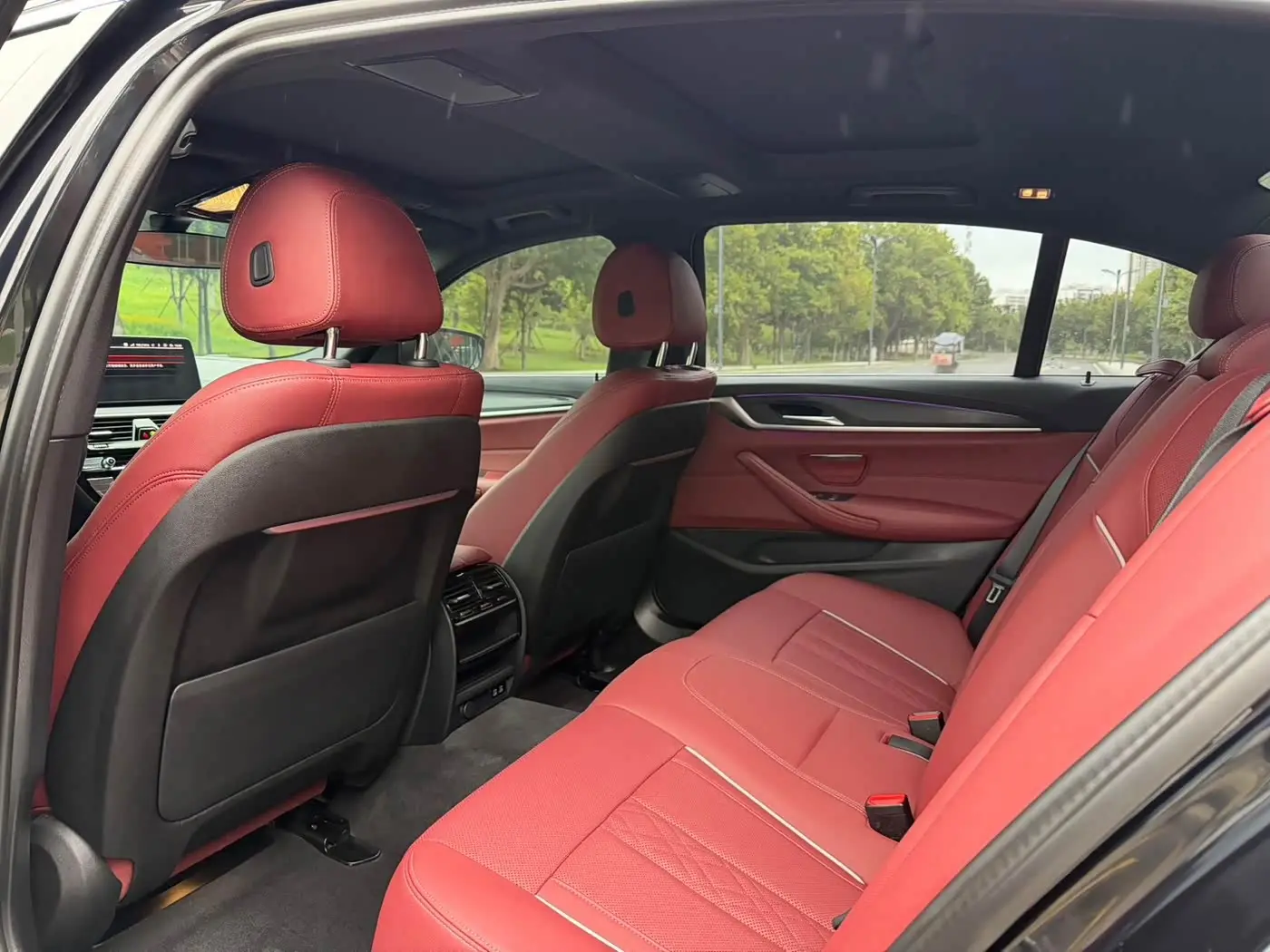 BMW 5 Series 2023 — Photo 6/9