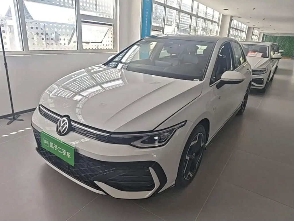 Volkswagen Golf, 2025