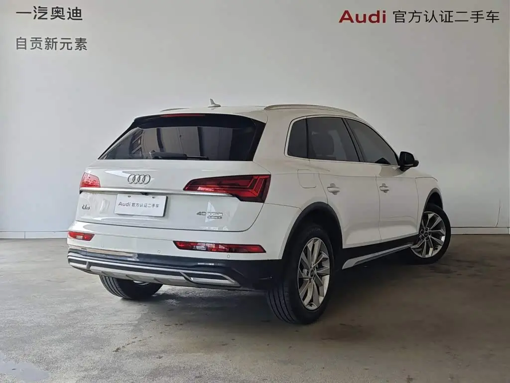 Audi Q5L 2024 — Фото 3/16