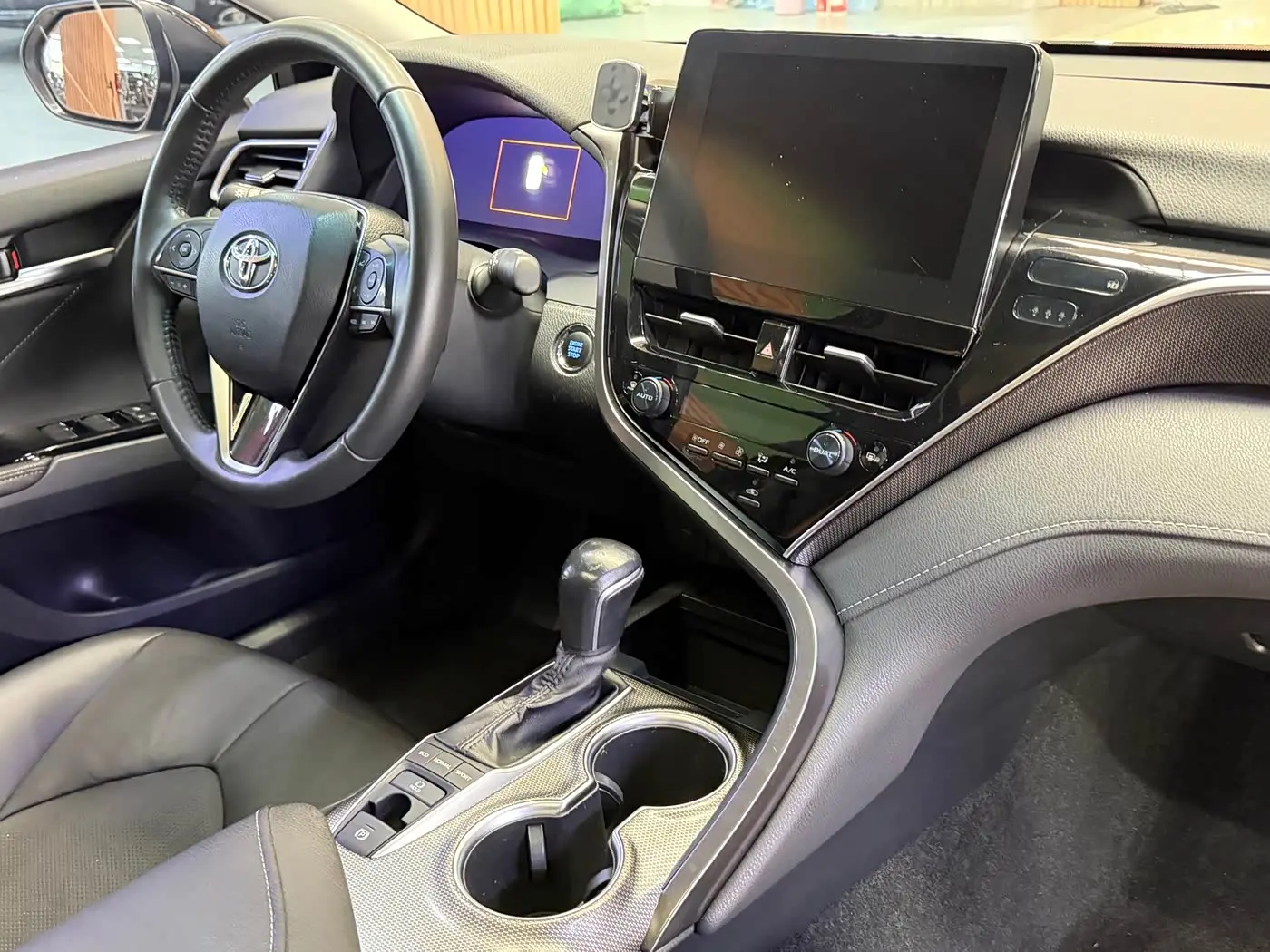Toyota Camry 2022 — Photo 13/20