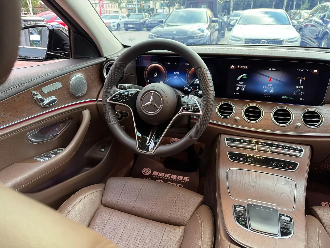 Mercedes-Benz E-Class 2023 — Photo 11/16