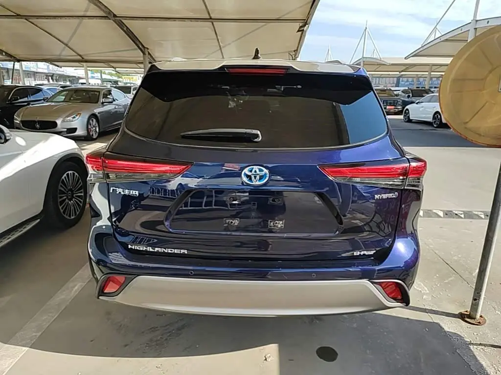 Toyota Highlander 2021 — Фото 4/20
