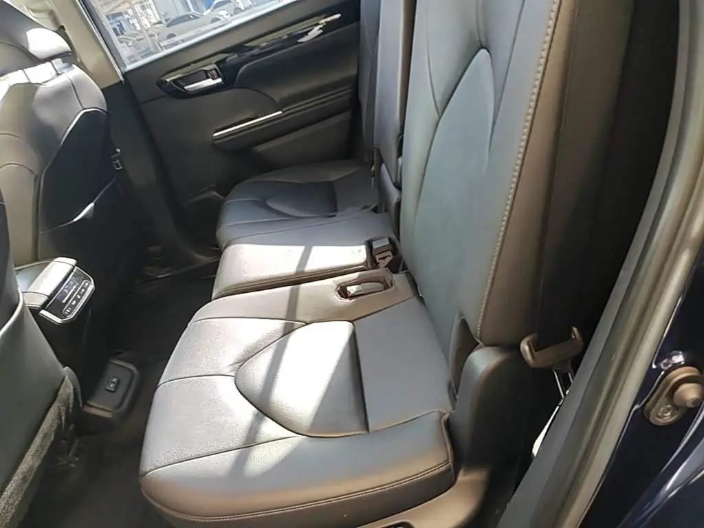 Toyota Highlander 2021 — Фото 13/20