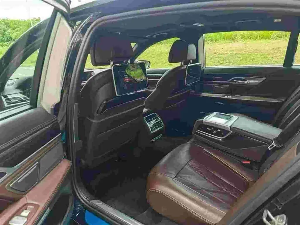 BMW 7 Series 2017 — Фото 6/9