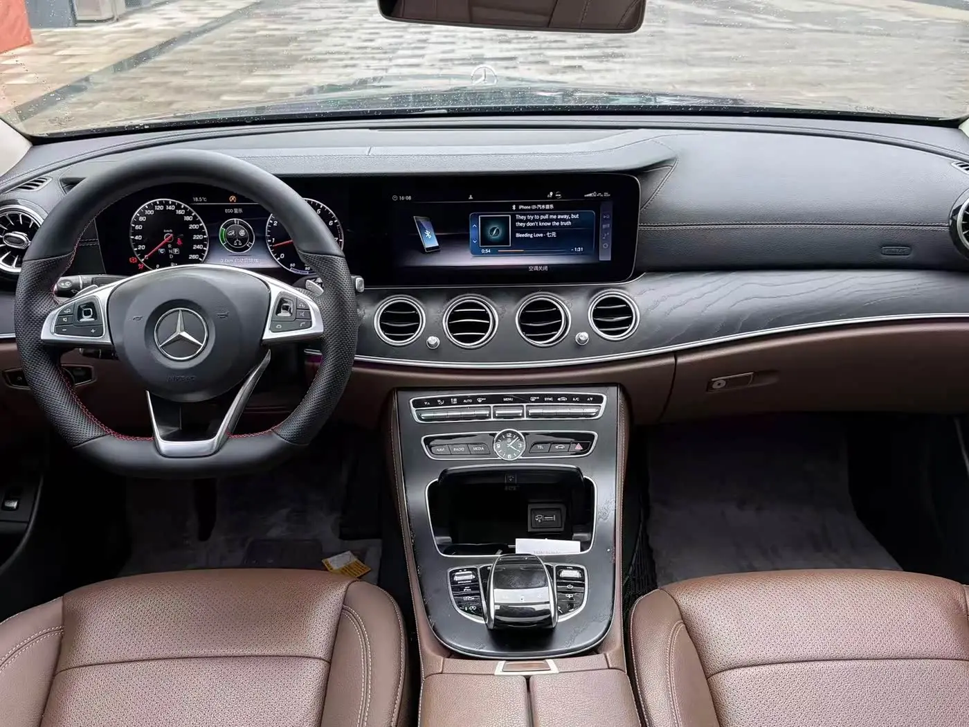 Mercedes-Benz E-Class 2019 — Photo 6/9