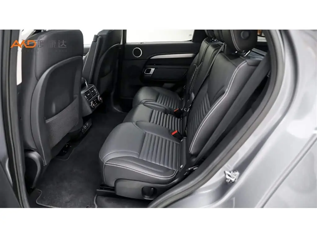 Land Rover Discovery 2023 — Photo 7/10