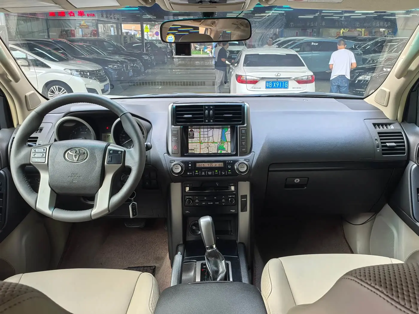 Toyota Prado 2010 — Photo 13/20