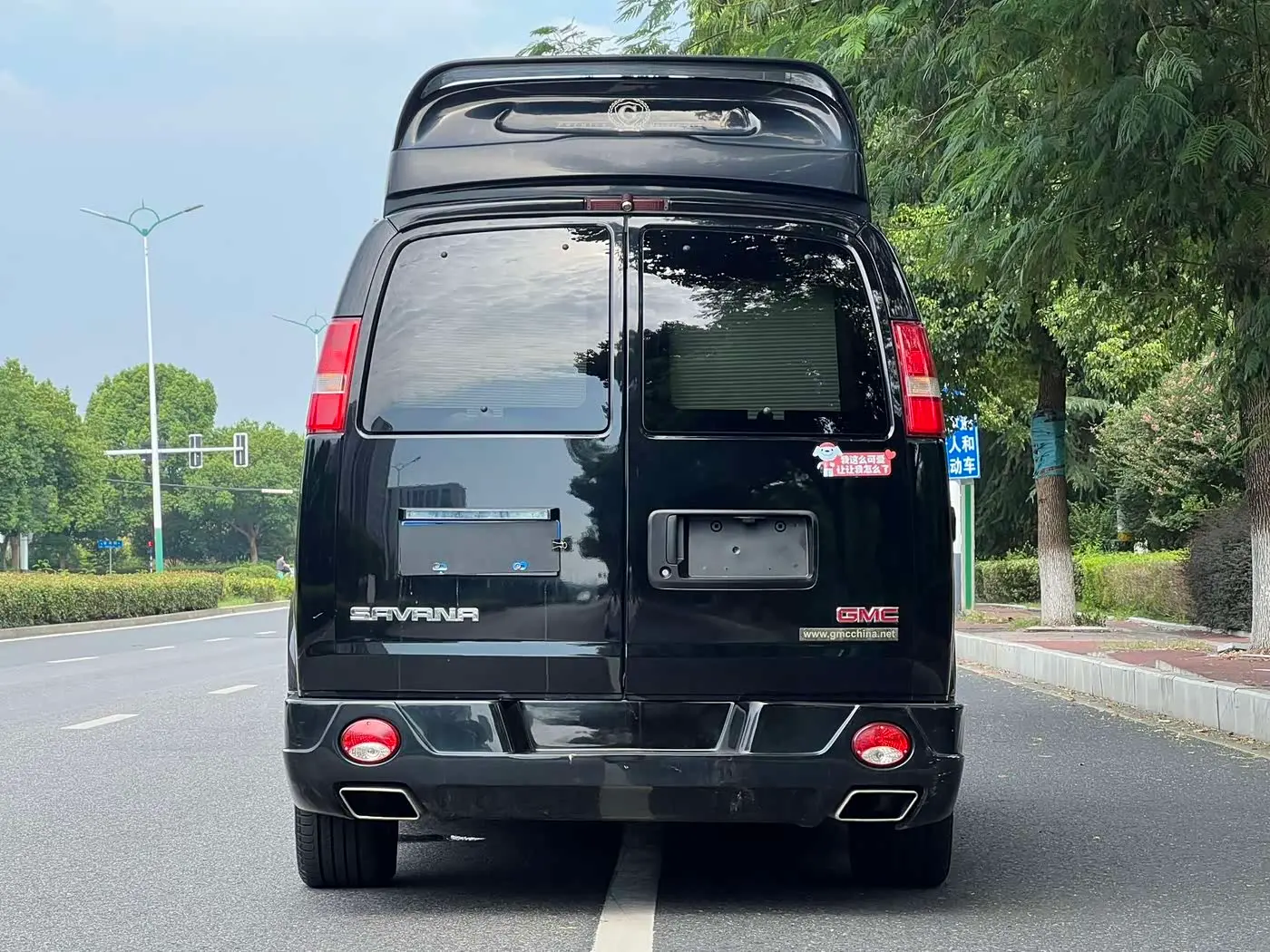 GMC Savana 2018 — Photo 2/20