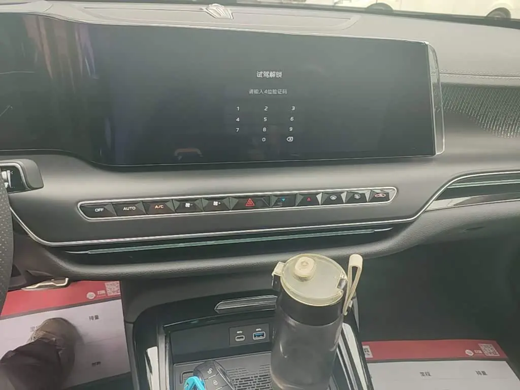 Hongqi H9 2025 — Photo 13/20