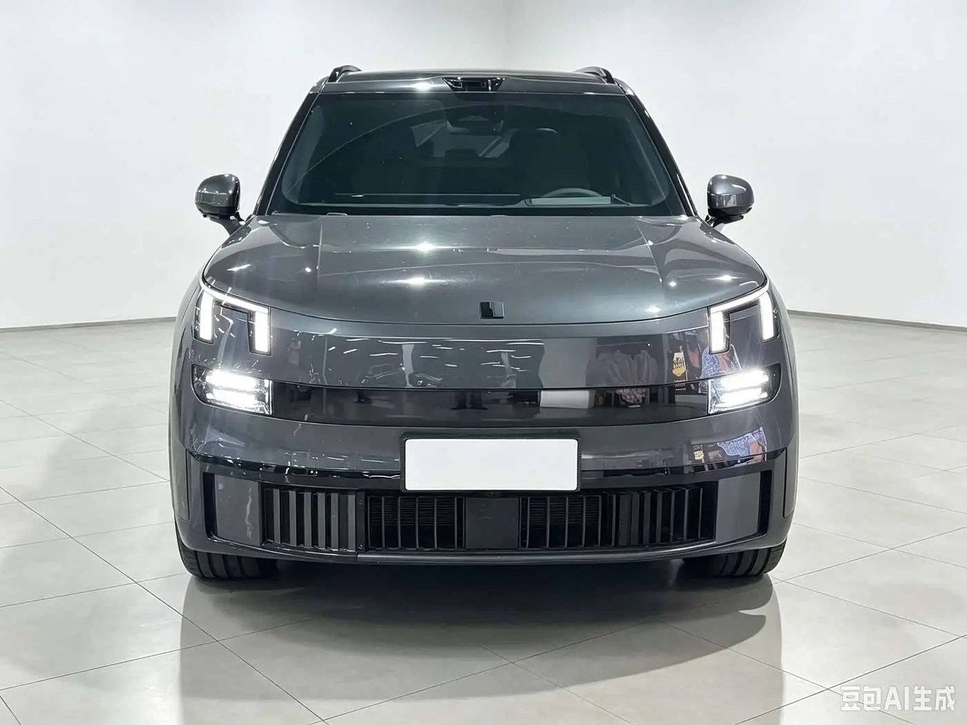 Lynk & Co 900 2025 — Photo 2/9