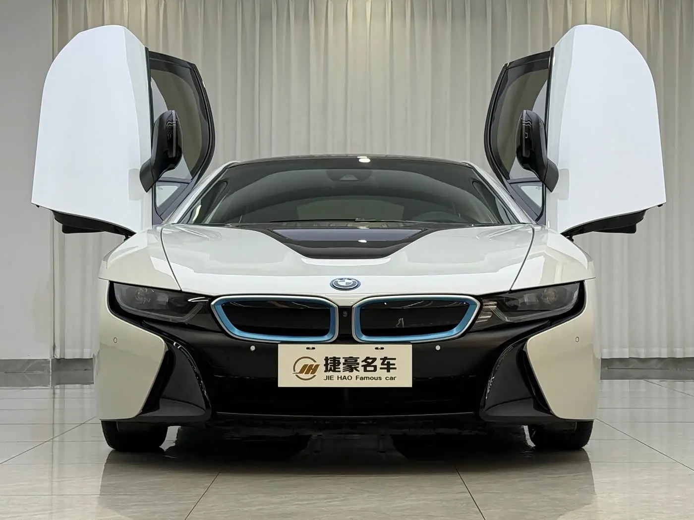 BMW i8 2019 — Фото 4/11