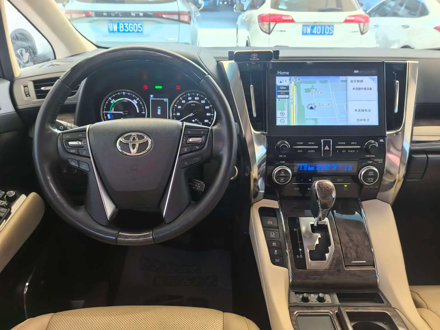 Toyota Alphard 2022 — Photo 14/20
