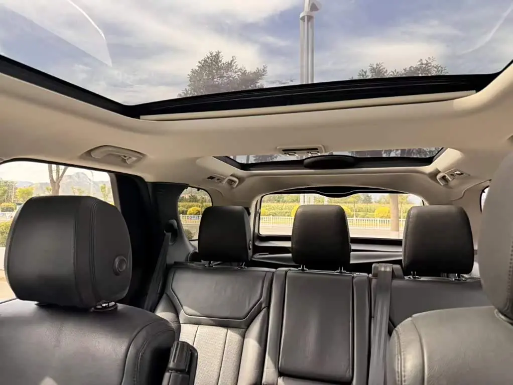 Land Rover Discovery 2019 — Фото 13/20