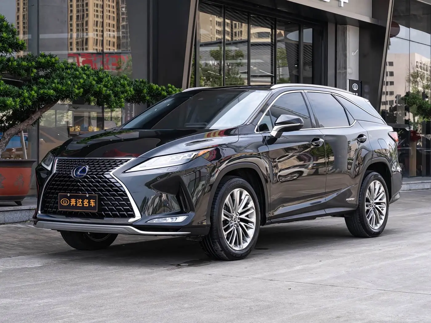Lexus RX 2022 — Photo 1/20