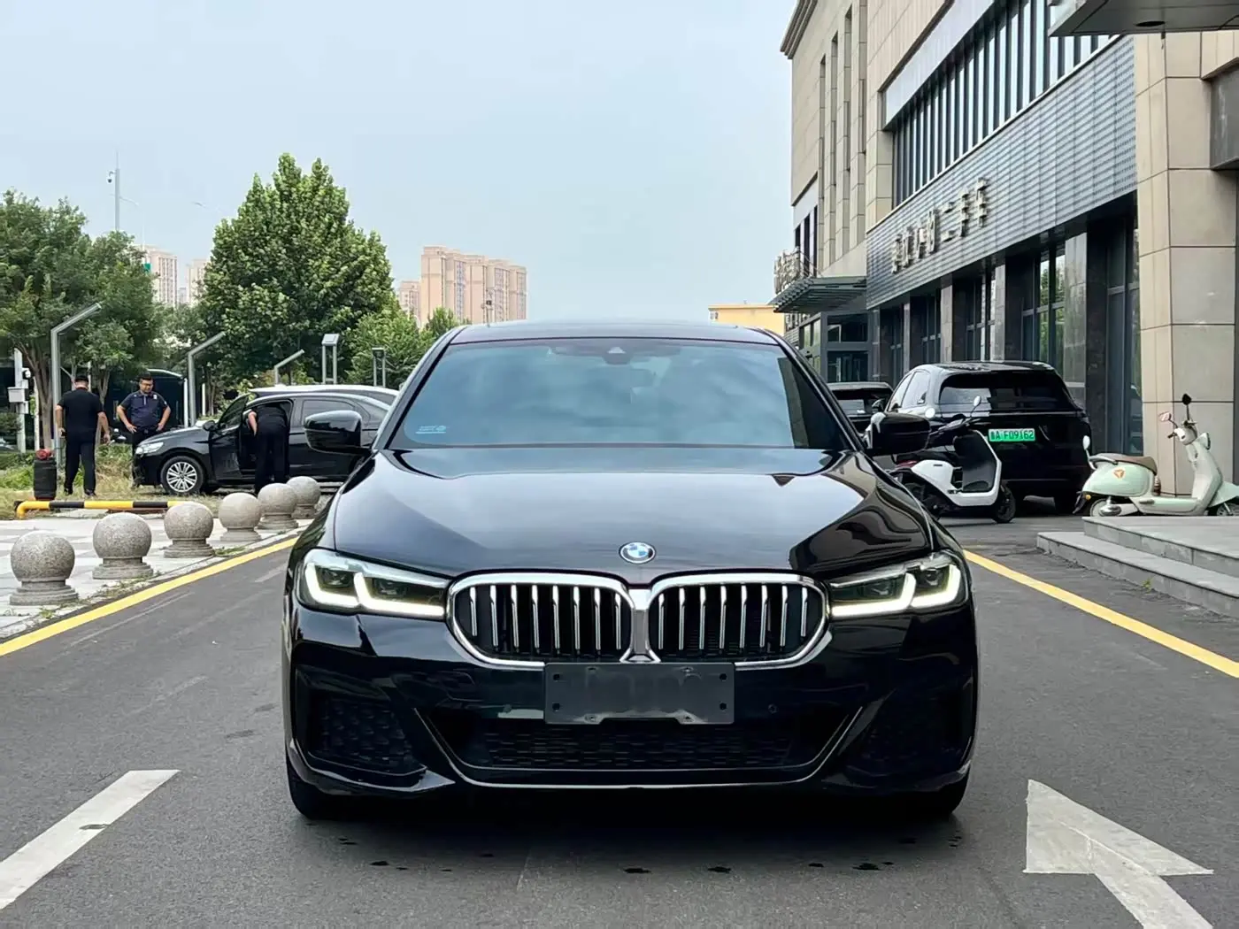 BMW 5 Series 2023 — Photo 2/9