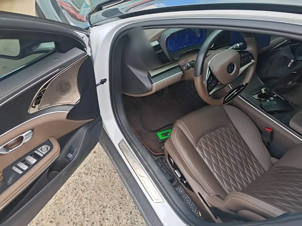 BYD Han 2023 — Photo 16/20