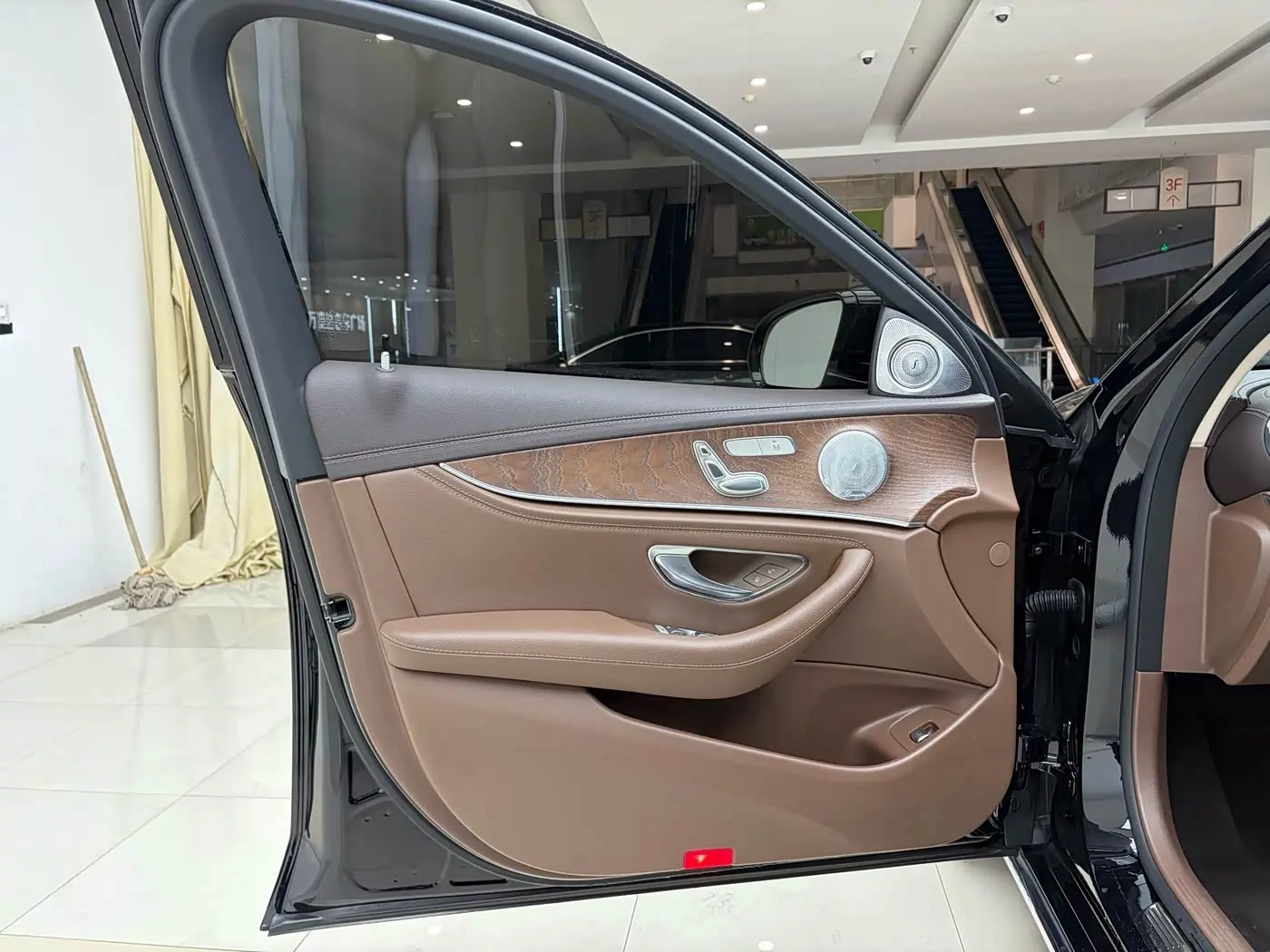Mercedes-Benz E-Class 2021 — Photo 7/18