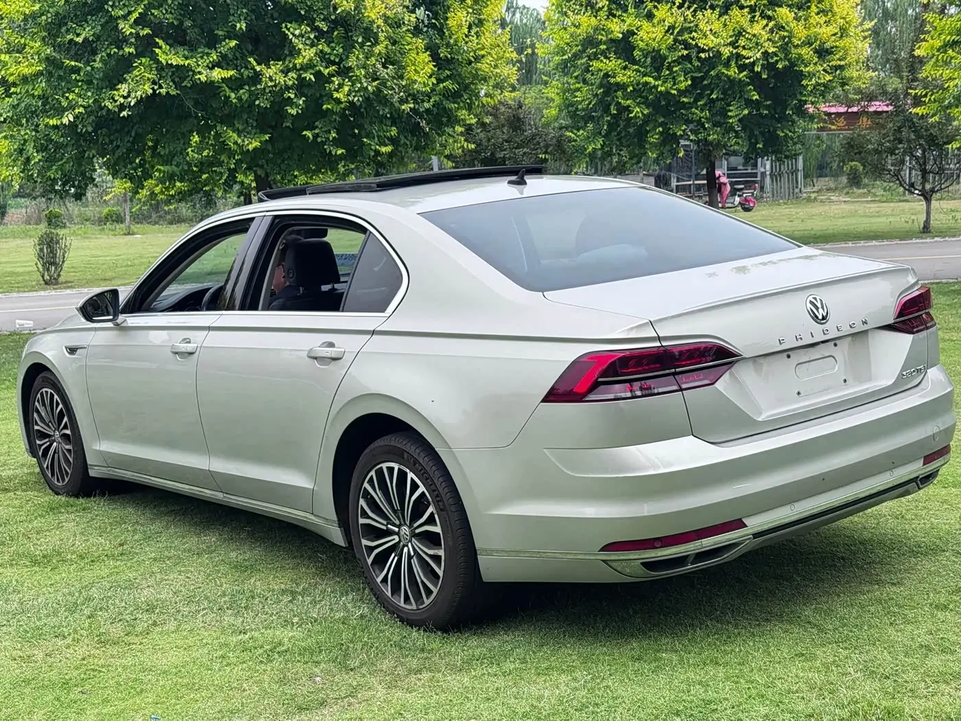 Volkswagen Phideon 2017 — Фото 7/9
