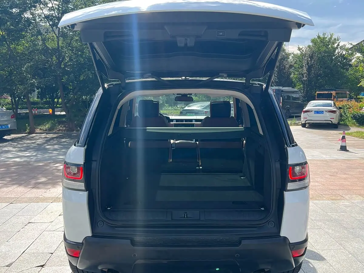 Land Rover Range Rover Sport 2015 — Photo 17/18