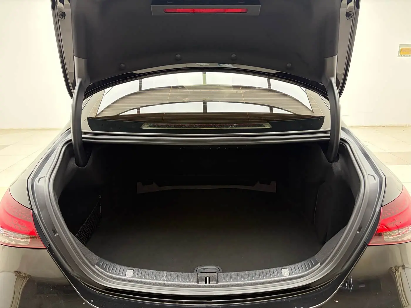 Mercedes-Benz E-Class 2021 — Photo 13/18