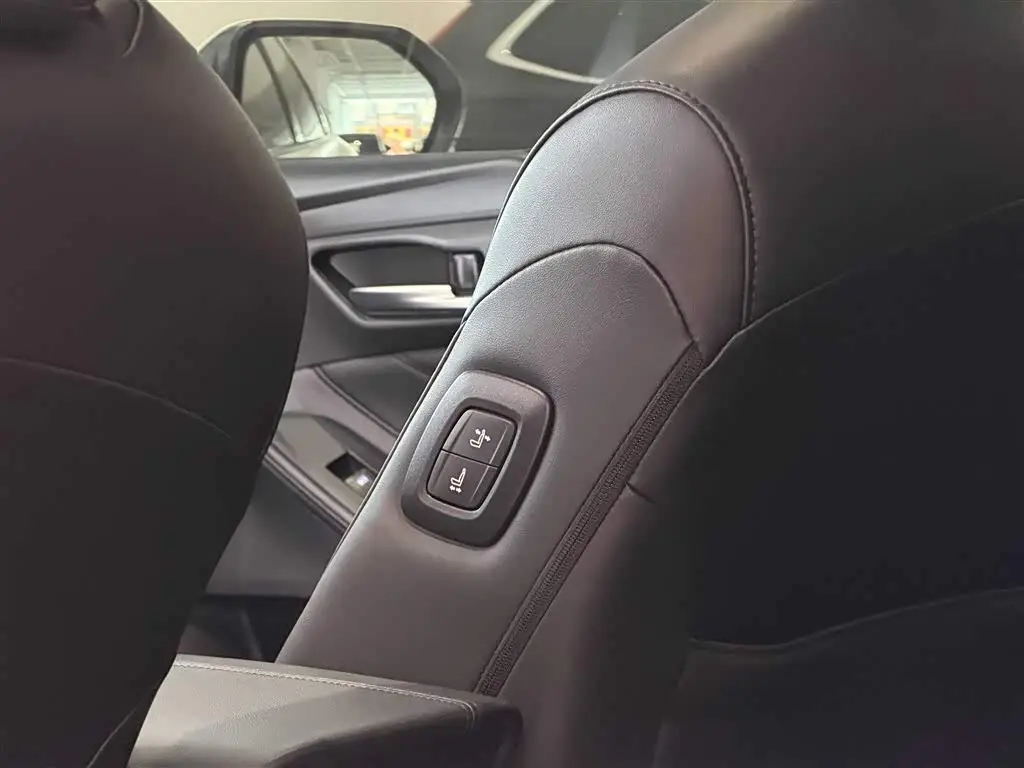 Toyota Avalon 2024 — Photo 18/20